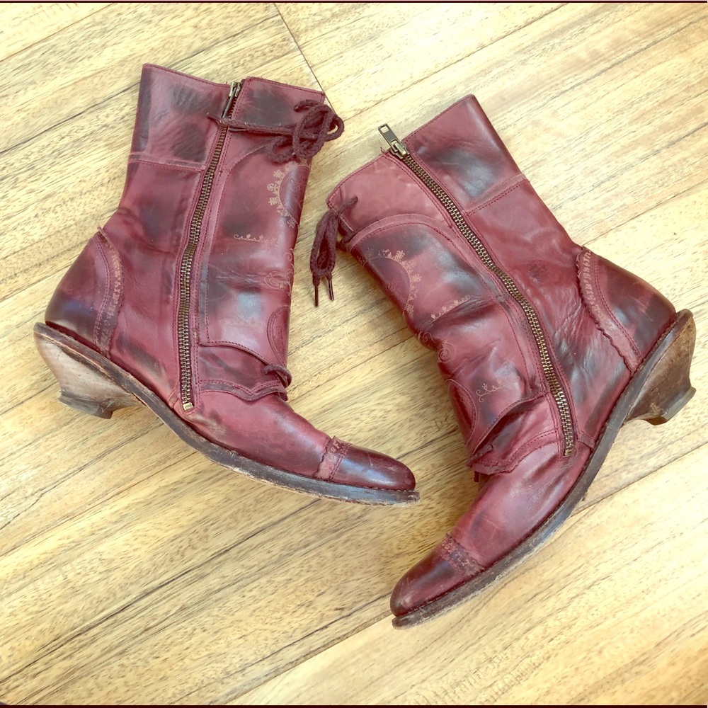 Short lace button zip Berry colored boot